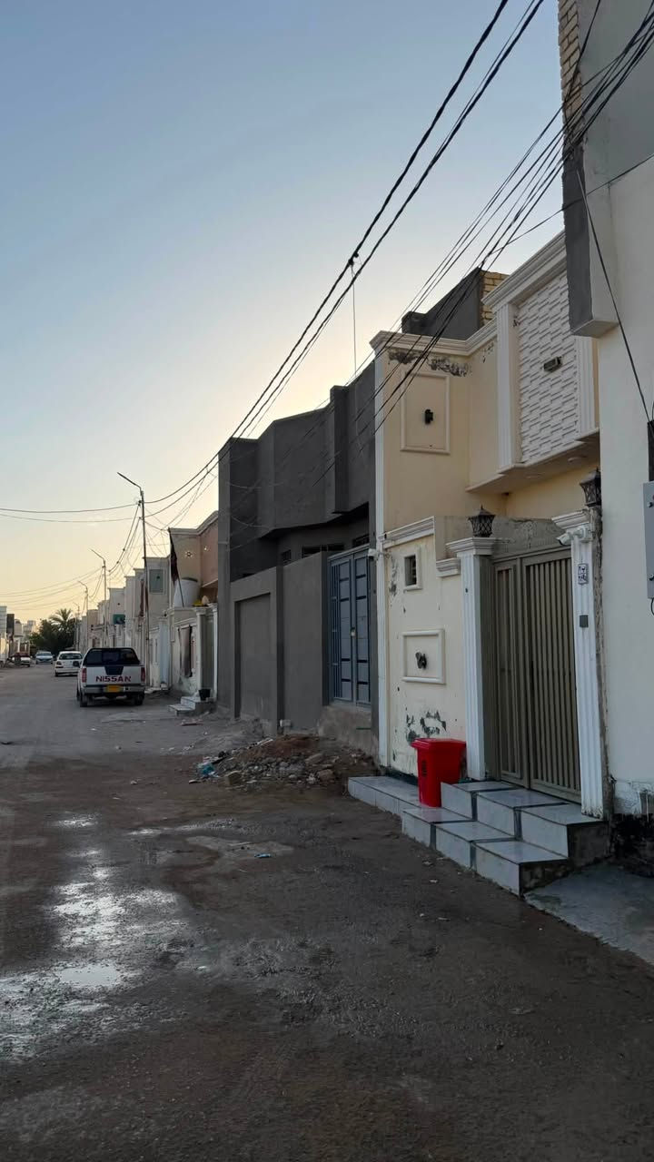 السلام عليكم (بيت 50 متر طابو زراعي سند 25 مرقم)

العنوان شارع الصب عامود 310 …مسافه عن الشارع العام 

 100 متر  البيت للبيع مع الاثاث

 (كاونتر +طباخ+سبلت+شاشه+غرفه اغشاب + كيزر+تانكي +ماطور ماي+مغسله) السعر 47 وبي مجال 

للاتصال*********** واتساب …

