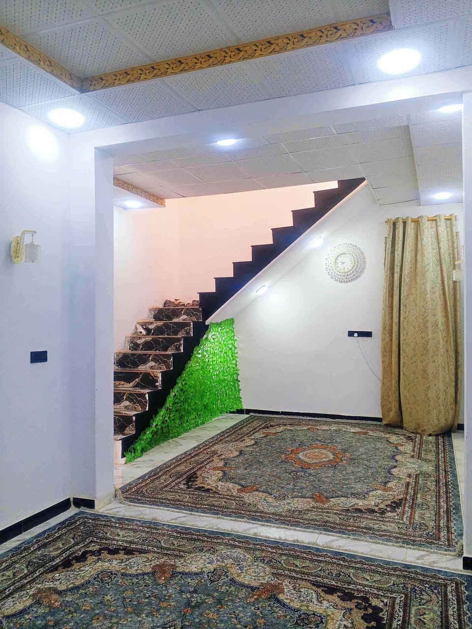 (بيت للبيع طابو صرف)
✅مساحة 100 متر 
✅مكانه نجف حي النداء  مقابيل مجمع لميرات 
———————————————طابق واحد 
جميع لخدمات متوفرء 
✅ماي كهرباء مدارس 
يتكون صاله ستقبال مطبخ غرفه صحيات طابوك جمهوري صب كونكريت 
————————————شارع 15
السعرة 65 وبي مجال 
كافة الخدمات 
باقي التفاصيل 
***********
