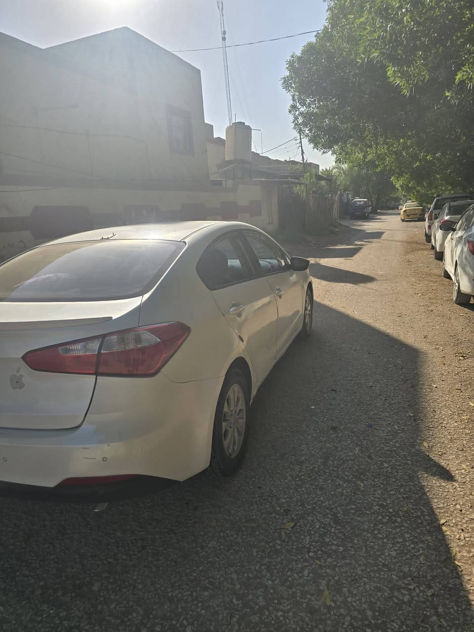 كيا سيراتو موديل 15 خليجي رقم بابل  مكينه 1600 سياره بها  4 قطع صبغ بدون دواخل
جاهزه كير مكينه حداديه تبريد تخم تاير كله جديد  السعر 82وبيه مجال بسيط مكاني بابل سياحي قريه الساده رقم الهاتف ***********
