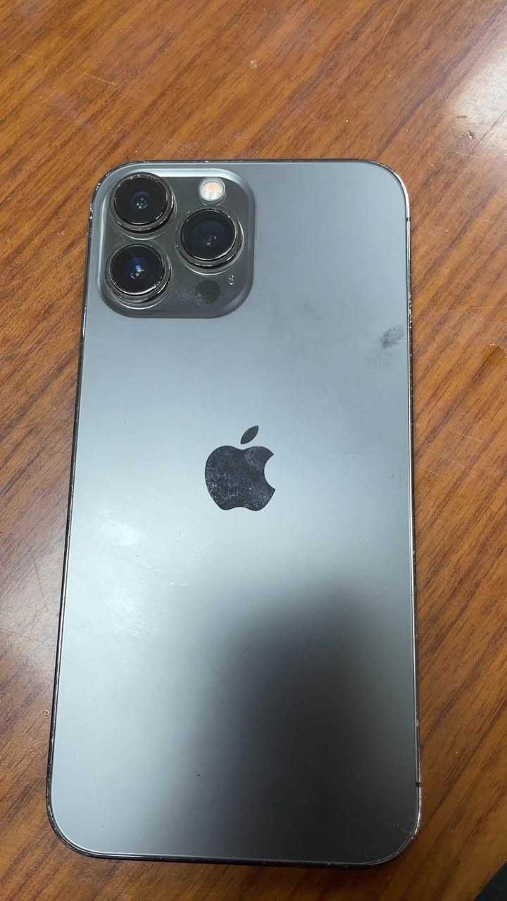 Iphone 13 pro max 128G 1 s
پاتري و شاشه ي بيلادي گؤراوه سعري خوار هه مو بازار ده فروشم 
مشته ري تيل بكه *********** هولير
