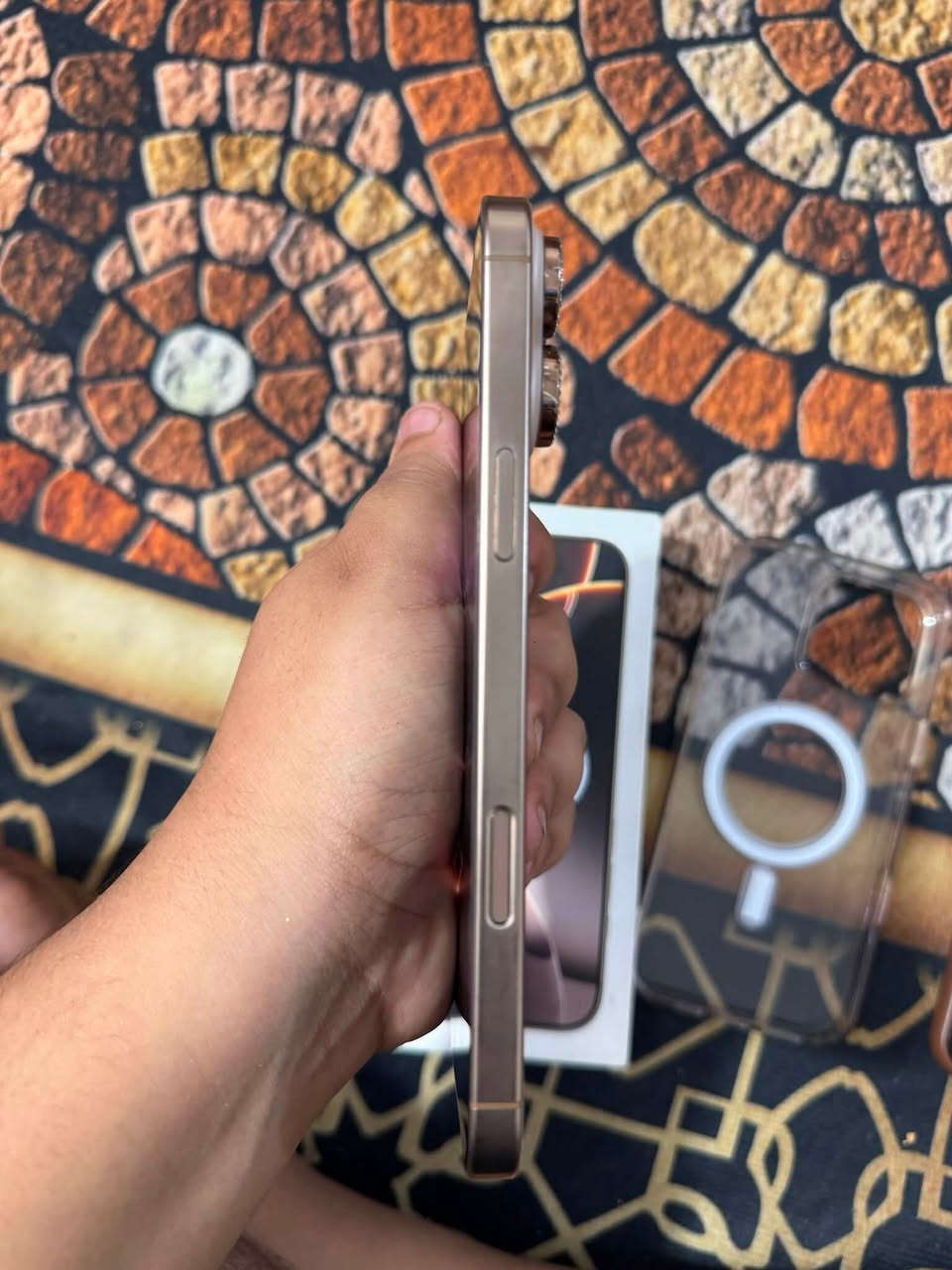 للبيع iPhone 16 Pro Max – 256GB

📱 اللون: صحراوي تيتانيوم (Desert Titanium)
💾 السعة: 256GB
🔋 صحة البطارية: 92%
🔄 عدد دورات الشحن: 387

✅ الجهاز نظيف جدًا، نسبة النظافة 95%
✅ بدون خدوش أو زلغ
✅ مع الكارتون الأصلي

⚠️ ملاحظة مهمة: بالفحص يظهر تنبيه يخص Face ID، لكن الفيس آيدي شغال ويعمل بشكل طبيعي، فقط تظهر هذه الملاحظة.
📍بغداد / البلديات
التواصل ***********

(السعر تكدر تواصل وياي عن طريق الماسنجر او اتصال او واتساب)

الجهاز يستحق المعاينة، وكل شيء موضح بكل أمانة.
