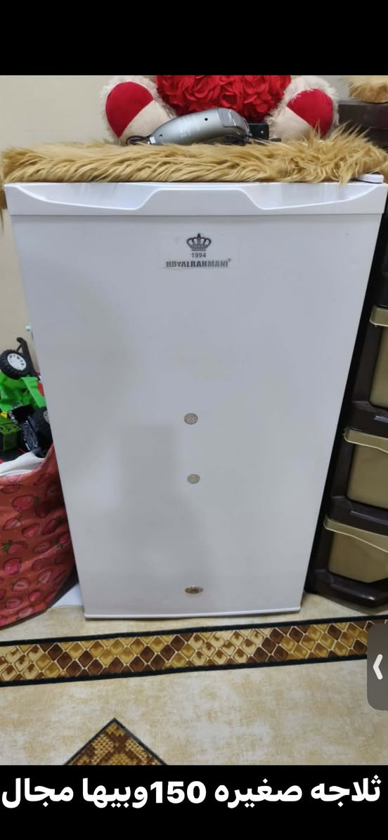 أغراض منزلي للبيع
صندوق غسله ثلاجه صغيره ميز مرايه 
بيع مستعجل او بيهم مجال 
الرقم 
***********
***********

نص مكتوب في الصور:
- غسله 8 كيلو سعره 150 وبيها مجال
- ثلاجه صغيره 150 وبيها مجال
- السعر ب100 او بيها مجال
- السعر 300 وبيها مجال