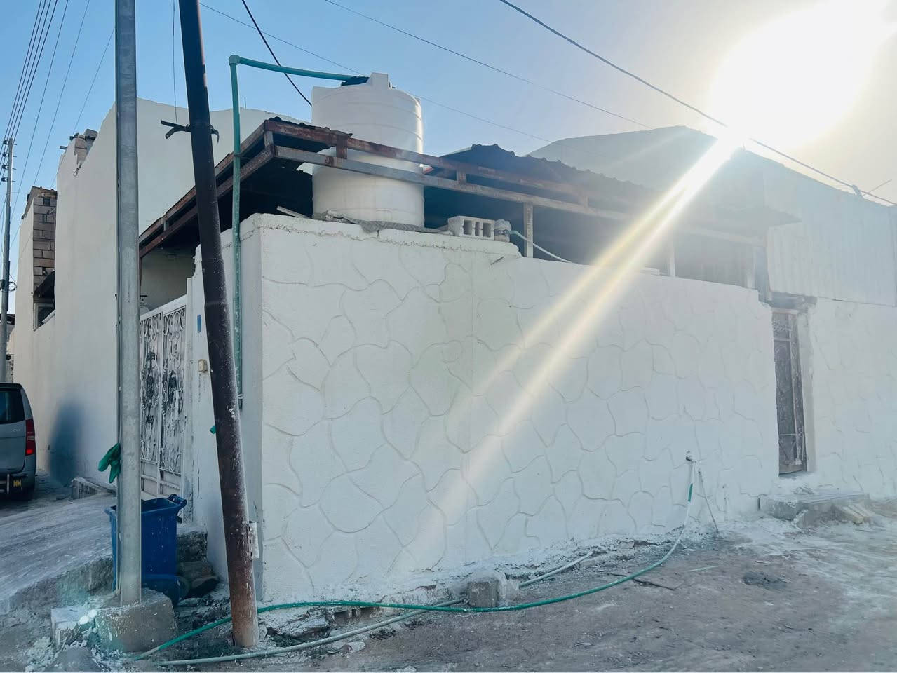 دار سكن للبيع

يحتوي على 2 غرف منام و2 فوك +مطبخ فوك وصحيات  + هول+ مجمع صحيات داخليه + ديوان خارجي + صحيات خارجيه + كراج سياره + ترك ومنور +مطبخ

مساحه البيت ٢٠٠ متر ركن  

نوع العقار طابو زاعي سند ٢٥ بسم عراقي وكاله ومكتبه ونسخه من طابو

علماً المنزل بالكامل سيراميك 

نوع السقف كونكريت 

المنطقه تحتوي على جميع الخدمات ماء وكهرباء ومستوصف صحي ومدارس ابتدائيه 

الجيران ذهب صافي 

العنوان البصره شط لعرب الجزيره ليوبه قرب المستوصف

السعر المطلوب100بي مجال ان شاء الله 

للاستفسار التواصل خاص او على الرقم التالي /

‏***********
مكتب عقارت المهندس شط العرب, البصرة
