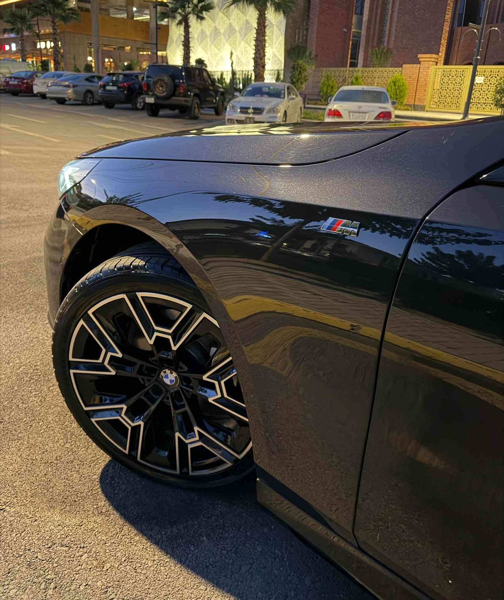 ﷽
BMW M KET سلام عليكم 
سعر :مناسب جدا🔥
موديل: 2024 🪬
وارد: خليجي ✅
دواخل :لدات كرستال💎
نضافة : سياره 100% 
السعر : 425💰
لوگژري:الفخافه🔱
مواصفات سياره فول اندفجول
دواخل احمر لون راقي
بانوراما
٥ بردات
7 مود تغير شاشات
شاشات ديجتل
لدات متنوع الخلفيات
اوتو بارك 
تحكم من الموبايل بلكامل
تحكم عبر التكلم بلكامل 
تنوع القياده ٦ مراحل
حساسات ٣٦٠ درجه
شاشه عربيه بلكامل
شاشة تبريد مركزي خلفي
صندوق كهرباء
رادارات امامي خلفي جوانب
كسنان مساج وخزن وكهرباء
ترحيبbmw
بيها شبر جاملغ خلفي صبغ بدون دواخل
 محرك بشرط ارقام سنويه جديده ب اسمي راسن احولك مكان السياره السليمانيه  ***********
