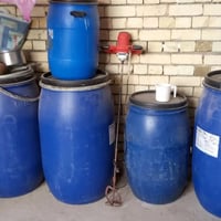 براميل وميز حديد للبيع 110عدد ٣    220 لتر عدد ٣  وميز عرض ٢ بايه بطول...