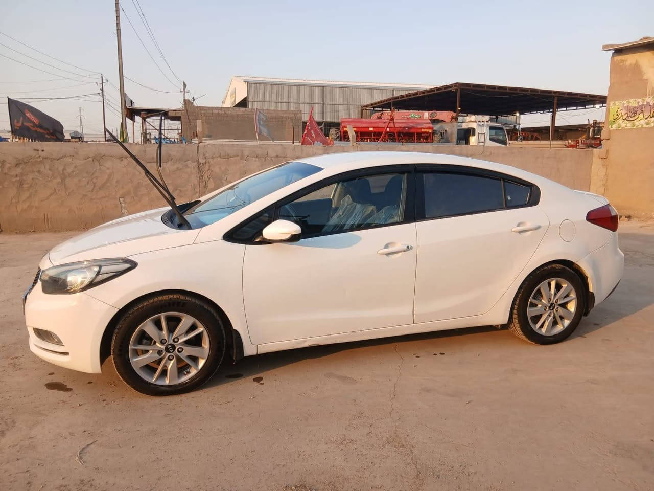 السلام عليكم  ✋🏻 بيع مستعجل 
سيارة KIA  سيراتو 🚗
موديل 2014
محرك 1.6
ماشيه 172.000
رقم سليمانيه 
اللون ابيض 
 السياره بيه ضرر  صفحة السايق،  الضرر هو شخط بسيط و مصبوغ  ثلاث قطع، والبنيد مصبوغ، امانة الله  السيارة  لا مقلوبه ولا ضربه قويه، فقط شخط،   كير محرك مكفول  تجي تفحص  وتاخذ السعر 106 وبيه مجال بسيط  ،  تفاصيل اكثر  على الرقم التالي  📲📞*********** 
اسيا ***********... واتساب موجود
