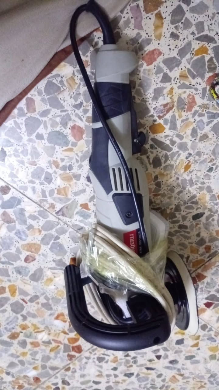 السلام عليكم غراض مال عنايه بل سيارات هدكان حراره ومضخه شامبو وكوسره مال بولش هدكان ب ٢٠ الف والكوسره ب ٥٠ الف والمضخه ١٢٥ الف عنوان الكريعات رقم ***********
