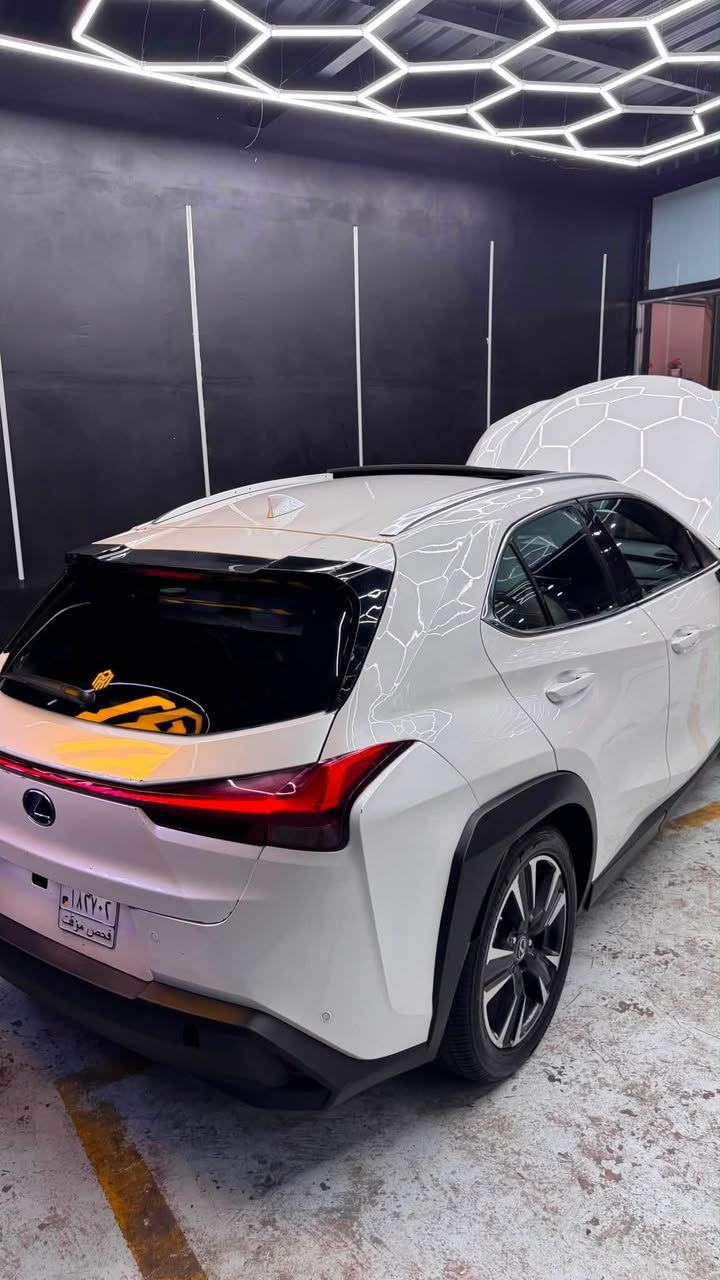 Lexus UX 250h 2024 Base
:

* المحرك: 2.0 لتر، 4 سلندر هايبرد.
* القوة الإجمالية: 181 حصان.
* ناقل الحركة: E-CVT.
* داخل مميز بل اللون الابيض 
*حادث خلفي بدون ايرباك سونار للسياره ⏫️
* مكان السيارة :- الانبار - الفلوجة 
* للاستفسار :- ***********-‭***********‬
* سعر السياره :- 18.900 وبي مجال للجاد بل شراء
