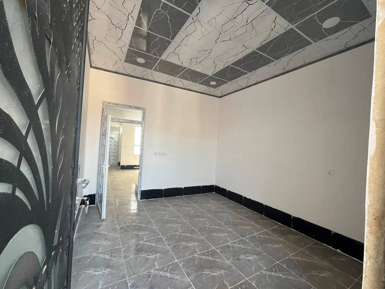 بيت للبيع حي القوسيات البيت زيرو ما مسكون بناء حديث طابق ونص  100 متر كرت بلدية شغلة مظبوطة بيت فول مواصفات تبليط مي كهرب كلة موجودة  بيت مواصفات فول بعدة ما مسكون زيرو السعر 43 وبي مجال للطيبين التواصل عل واتساب
***********
***********

