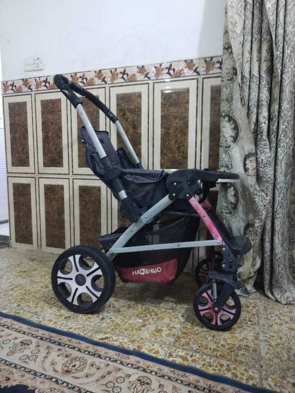 عربانة اطفال • مستعملة • حولى ملعب النجف