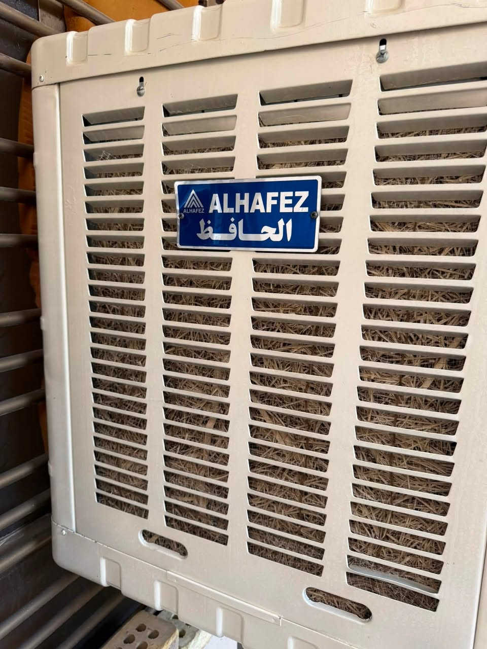 السلام عليكم مبردة جديدة الحافظ استخدام  قليل جدآ اقل الشهر سعر الشراء 260 سعر البيع 200 الف *********** الحافظ ضمان سنتين بيهه
