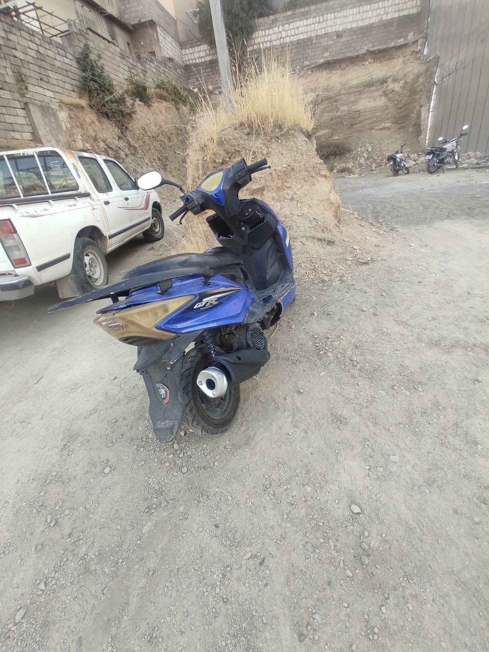 دراجة للبيع سرعتها 120 مرتبه مناقصها شي صلنصه جديده اليوم بدلتها سعرها.. 300 وبيها مجال 

*********** واتساب موجود وماسنجر
