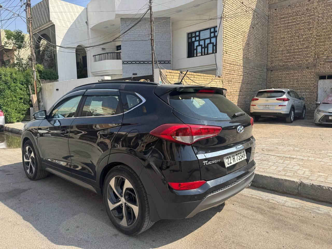 توسان 17 لون اسود چيكي يعتبر خليجي فول موصفات سقف بانوراما فور ويل محرك 2400 جي دي آي تبريد لمس وبعد موصفات اخرى السيارة جاهزة وبأسمي رقم اربيل من سكنت بغداد بلديات *********** السعر 150 وبيه مجال
