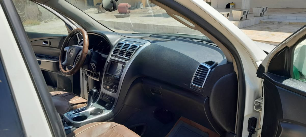 السلام عليكم
جمسي اكاديا فول مواصفات
فتحتين قماره
رقم بغداد
موديل ٢٠٠٨ 
سياره جاهزه كير جديد مكينه مكفول حداديه جديد 
تخم تاير 
سبعه راكب سياحي فول مواصفات كهربائيات كله شغال 
رشات بسيطه بدون داخل 
السعر 75$ مجال بسيط
مكان بابل القاسم 
رقم الهاتف 
***********
مكلف بالنشر 
تحويل مباشر
