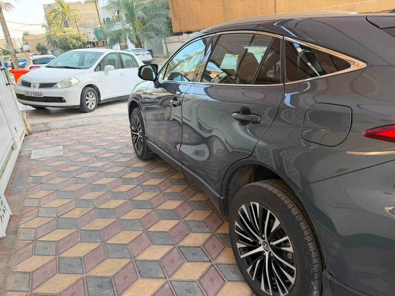السلام عليكم
تويوتا ڤينزا للبيع موديل 2023 هايبرد لمتد اعلى مواصفات عدا البانوراما
كشنات جلد 
تدفئة وتبريد بالكشن 
كشن خزن ميموري 
ستيرن كهرباء 
تدفئة بلستيرن 
تبريد قطعتين 
صندوق كهرباء وبي حساس ينفتح وينغلق عن طريق القدم 
داتا شو للعرض 
شاشة كبيرة 
اربع بصمات بيبان 
مري شفط واشارة بالمري وترحيب ڤينزا 
رادار تحديد مسار  ونقطة عمياء 
5 كاميرات  
حساسات امامي وخلفي 
جام اربعة اوتو 
دوسات ضوئية بكلمة ڤينزا
ماشية 56 الف كيلو متر مو مايل 
حادث السيارة جاملغ وبنيد بدون شاصي بدون ايرباك 
رقم الشاصي JTEAAAAH6PJ137147 وصور الحادث هم موجودة 
السعر 235 وبيها مجال 
للأستفسار *********** واتساب
