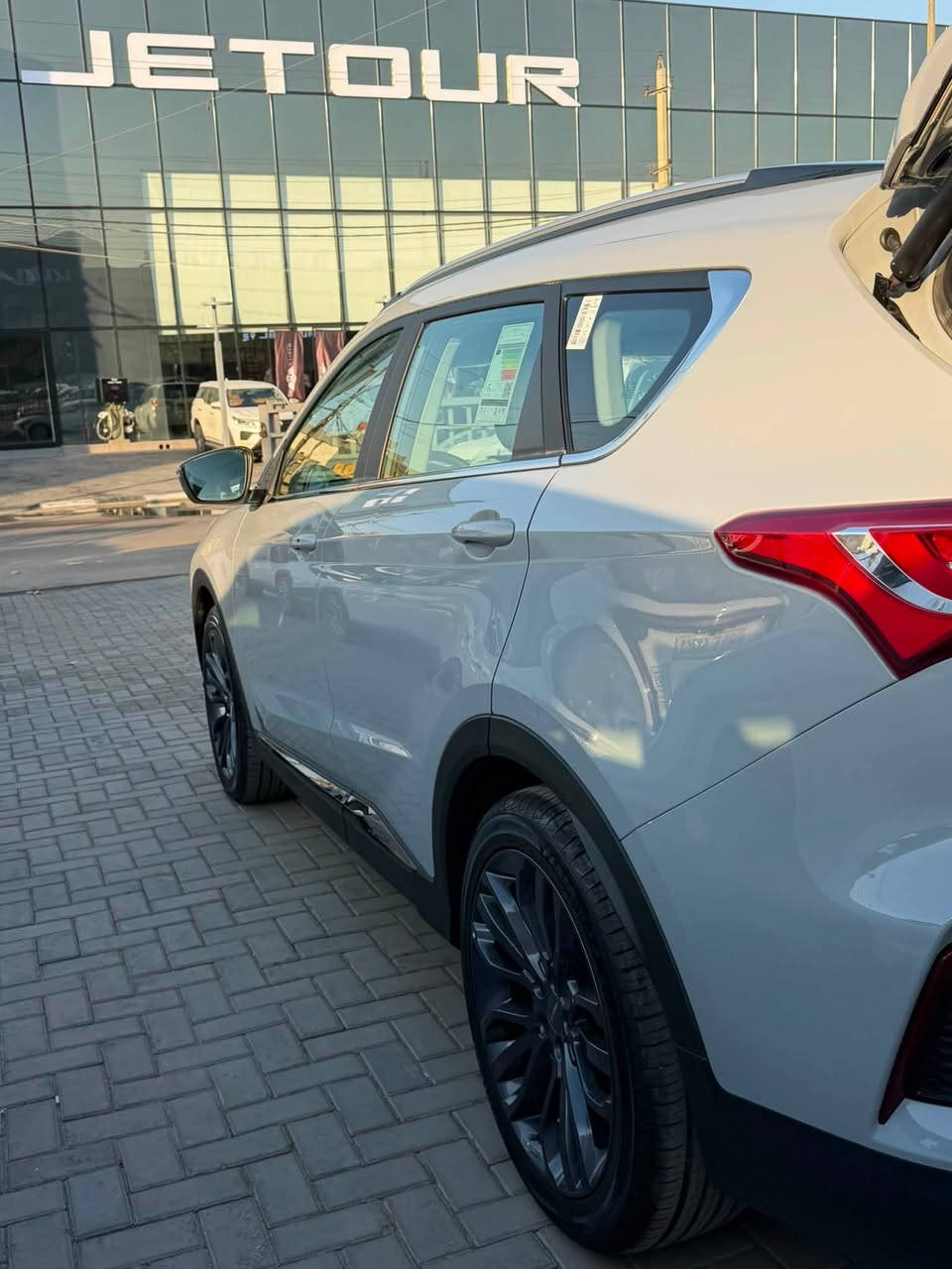 🚗 للبيع | جيتور X70 موديل 2027 🔥

✨ مستخدمة كأنها زيرو
🛣️ الممشى: 1,600 كم فقط
🌍 وارد خليجي
🎨 اللون: أسمنتي

💰 السعر: 26,500,000 دينار عراقي

⭐ المواصفات:

🔹 محرك 1.5 لتر تيربو
🔹 ناقل حركة أوتوماتيك
🔹 شاشة لمس كبيرة
🔹 Apple CarPlay + Android Auto
🔹 بلوتوث
🔹 كاميرات 360° + كاميرا خلفية
🔹 حساسات أمامية وخلفية
🔹 شاحن لاسلكي
🔹 دخول ذكي + تشغيل بصمة
🔹 مثبت سرعة
🔹 شاشة عدادات رقمية
🔹 إضاءة LED أمامية وخلفية
🔹 مقاعد جلد فاخرة
🛡️ ضمان شركة هارلم

📍 العنوان: بغداد – معارض النهضة

📞 للاتصال: ***********

🔥 سيارة نظيفة جداً وممشاها قليل — جاهزة للفحص والشراء
