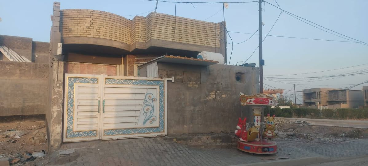بيت للبيع ١٥٠ متر طابو صرف بأسمي
بحي الخضراء قرب دائره الكهرباء بناء طابوك بسعر مناسب 
*********** او *********** @إشارة
