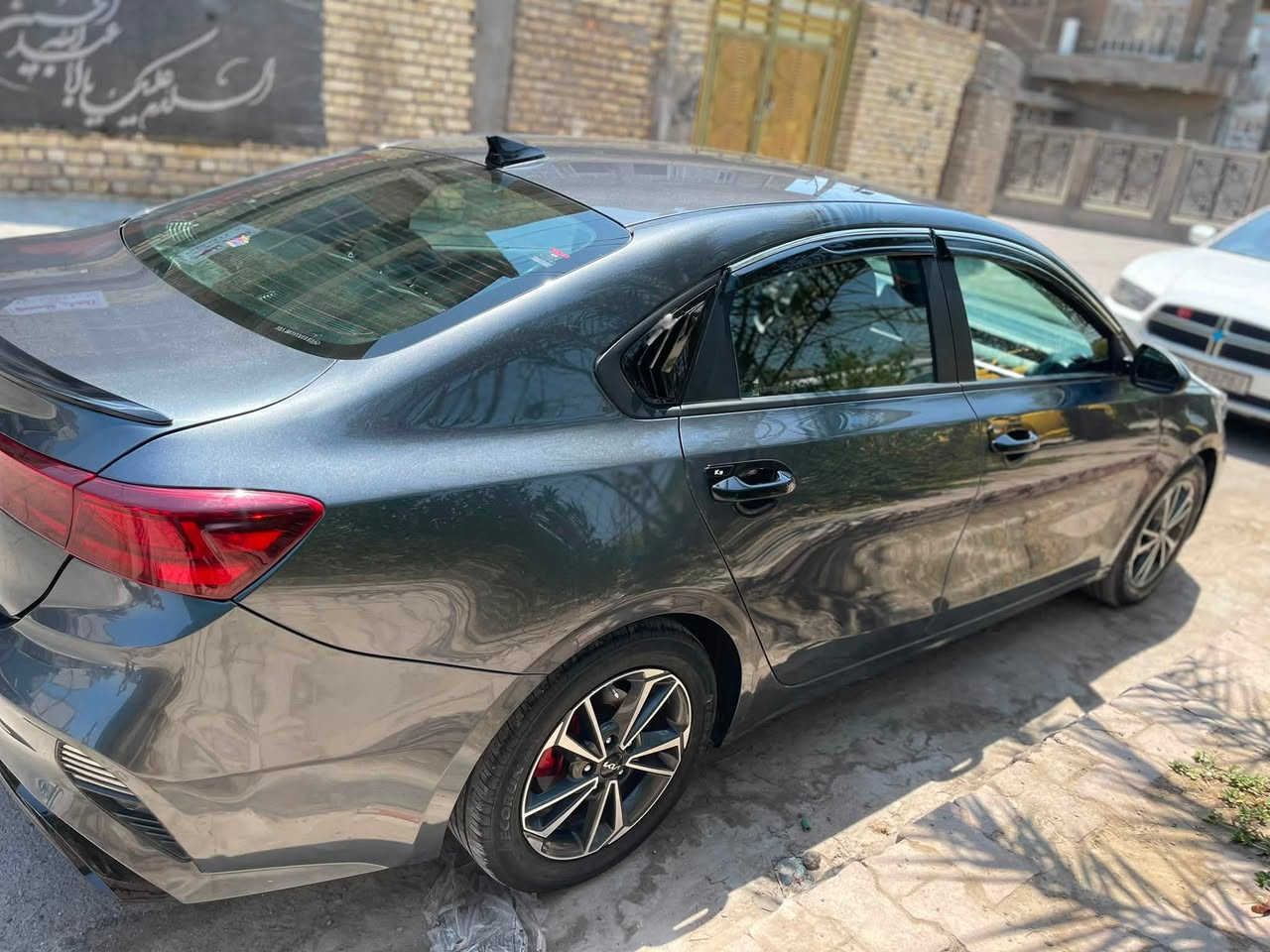 فورتي  موديل 2024حادثها بسيط بدون ايرباك بيها قليل بارد بين الجاملغ والباب
الحادث مرفق مع الصور 

رقم بغداد دولي هزة 26 السيارة باسمي تحويل ثاني يوم

العنوان بغداد 

للاستفسار ***********
