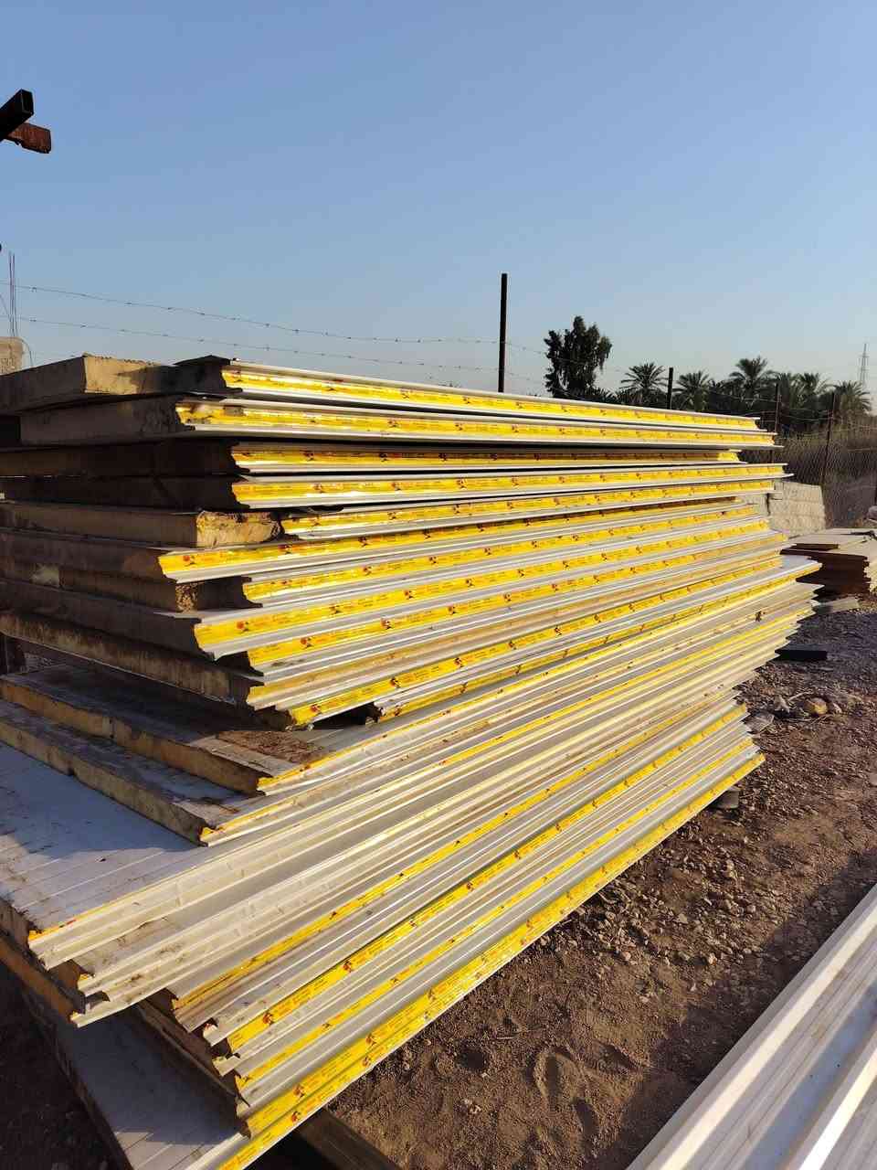 السلام عليكم سندويج جداري مستعمل نضيف يتراوح القياس من 240الئ 350 مكان بابل
***********

