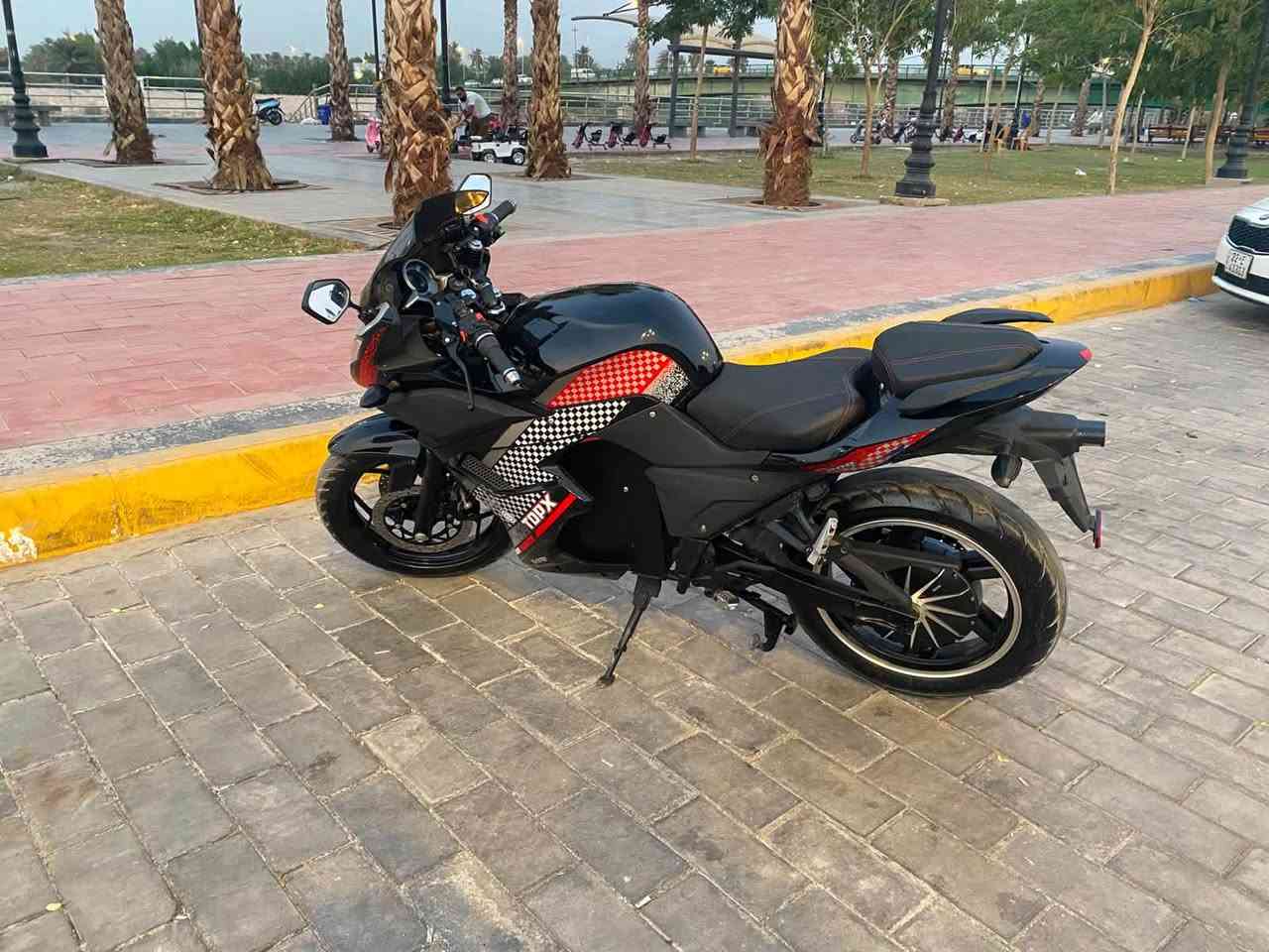 ⚡ دراجة شحن بطح كهربائية للبيع
إذا تريد دراجة ماشية قليل و عملية واقتصادية للمسافات القريبة، هاي الدراجة خيار مناسب إلك 👌

🔋 بطارية 72 فولط – 30 أمبير
⚙️ ملف 2000 واط
🏍️ سرعتها فوك 60 كم/ساعة
🔋 تمشي تقريباً 40 كم بالشحنة الواحدة
📍 ماشية فقط 4479 كم
💡 كل الكهربائيات شغالة
✅ بيها مواصفات وإضافات هواي

🎓 تفيد الطلاب اللي مدارسهم قريبة
👷‍♂️ وتفيد اللي شغلته قريبة ويروح ويرجع بيها

📍 مكان الدارجة: النجف الأشرف

🎥 موجود فيديو للدراجة، بيه كل التفاصيل والمواصفات.

💰 السعر: 1,500,000 د.ع

📱 للاستفسار والتفاصيل واتساب:
***********
