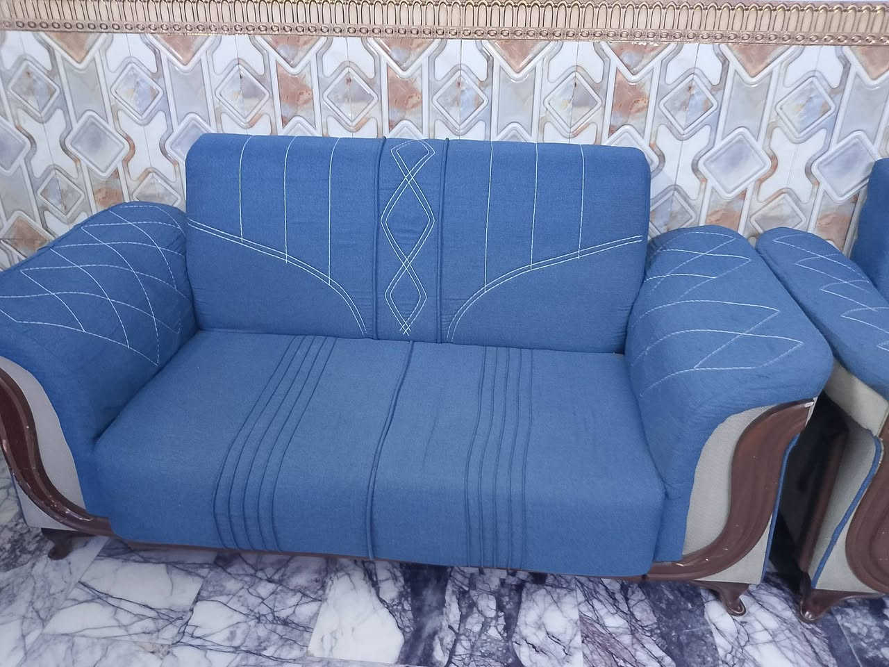 إذا تدور على الأناقة + الراحة + الترتيب، هاي القنافات اختيارك المثالي 🤍🛋️
🔥 تصميم راقي
🔥 قعدة مريحة
🔥 خياطة وتفاصيل مرتبة
🔥 شكل يليق بالمجالس والضيوف
غيّر شكل صالتك بلمسة فخامة 👑
📩 للسعر 600 
لتواصل ***********
