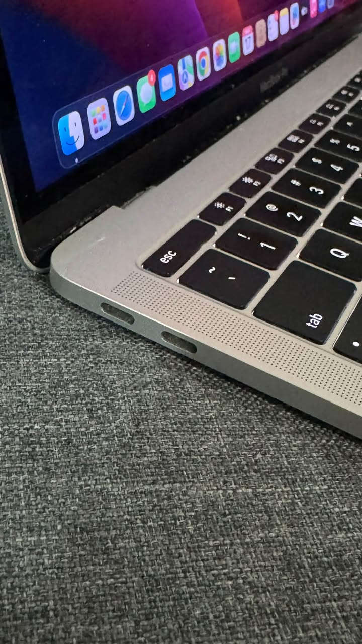 ماك بوك برو • ٢٠١٧ • بطارية ٧ ساعات