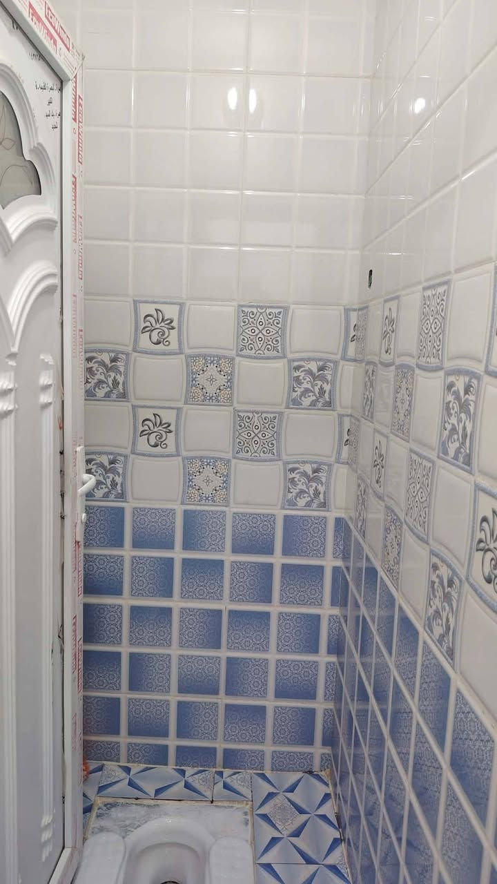 دار البيع رضويه سادسه بناء نضيف
المساحه90م طابق اونص
غرفتين صاله ومطبخ وتخاريج بناء طابوك
عالي عن شارع  السعر38وبي مجال
لستفسار ***********
