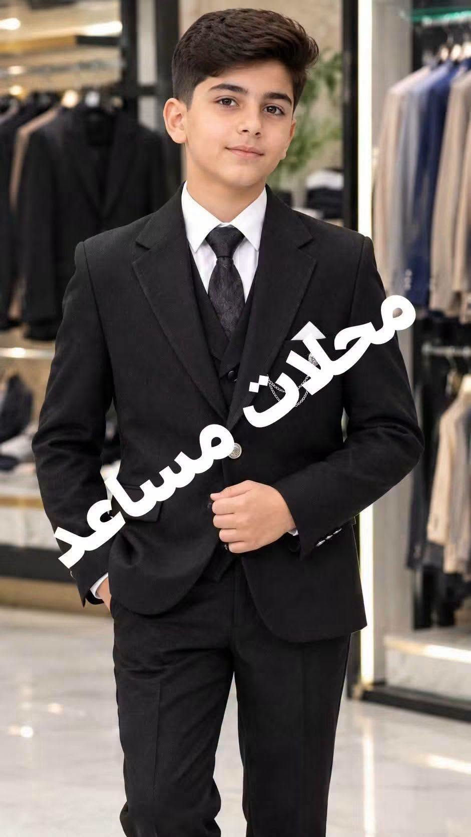 كل ما يخص الموسم من اعراس و مدارس متوفر في محلات مساعد للملابس #سوق_القيارة_للملابس
بطريقك 👍♥️

نص مكتوب في الصور:
- محلات مساعد