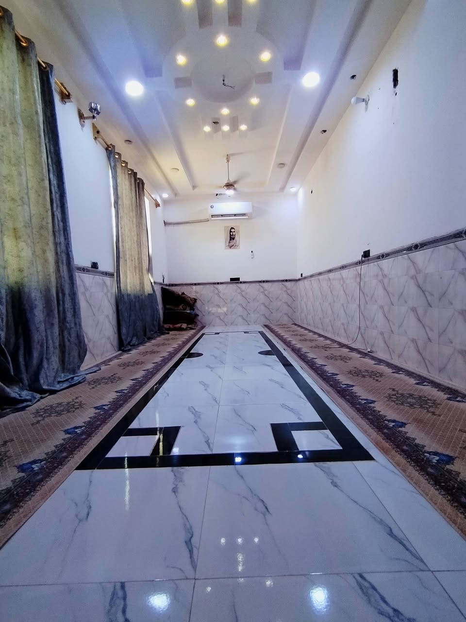 عليكمَ ورحمةَ الله بيت للبيع زراعيَ بي ٤ غرفَ وصاله ١٢َ متر +دوانيه 9 متار ومطبخ وصحيات داخليه وخارجيه مساحتهَ البيت 750  مدرسهَ بصفهَ ومايَ اسالهَ ومجاري كله جاهزه  موقع َالبيت  قضاء َالنصر حيَ الرسولَ الاستفسارَ عله رقم واتسابَ متواجدَ ***********
