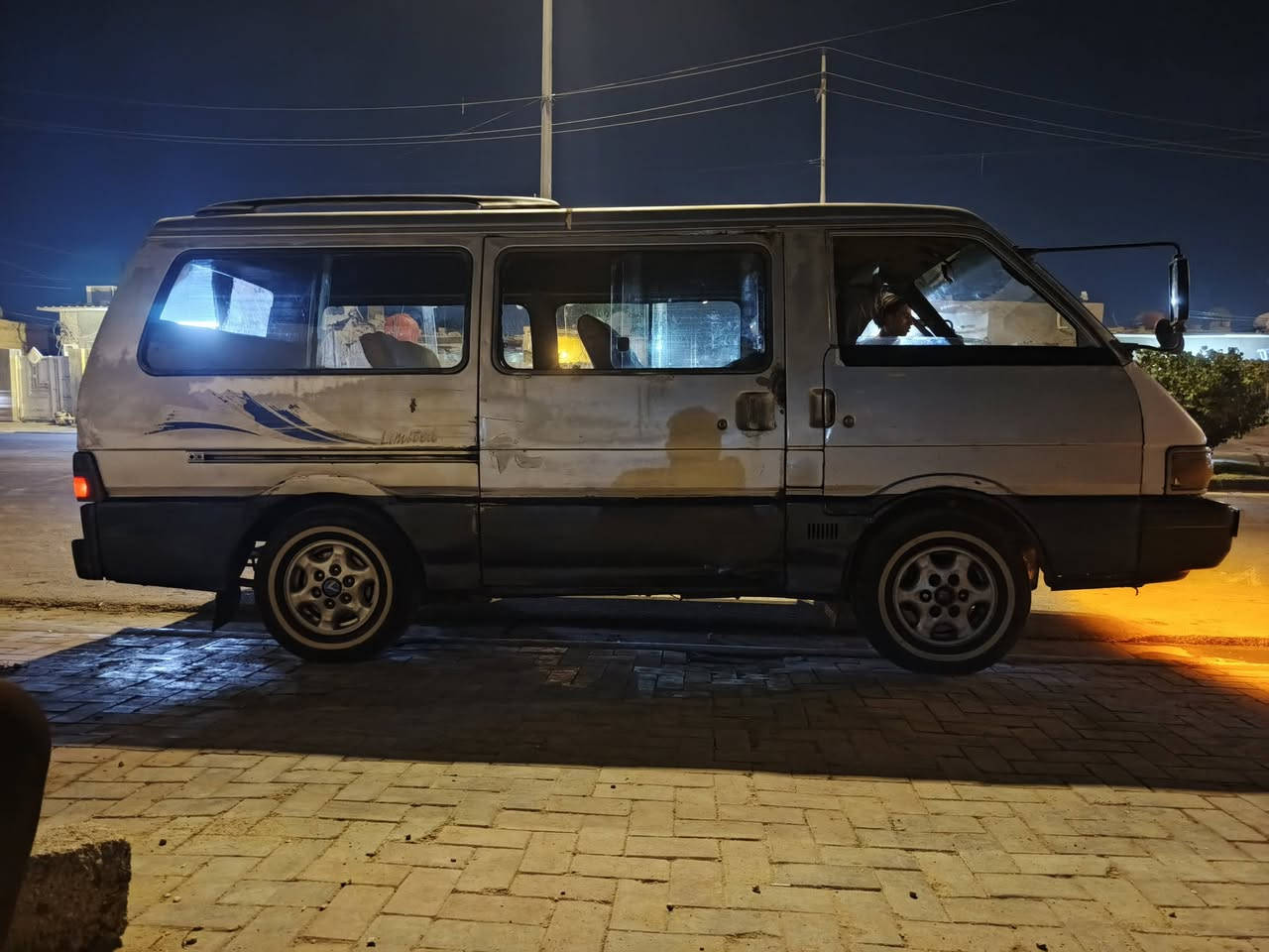 سلام عليكم كيا بستا للبيع موديل1995 ام الزعانف مكينه كير اكسل مكفول مكينه بيه خيط بخار خفيف كلش بدون تنقيص كهربائيات كله شغاله مصفره هيئه مرور سنوية نهايه 2029تخم تاير ستوني شادة سياره مصبوغه  استفسار اكثر اتصل السعر 40وبيه مجال قليل رقم الهاتف للستفسار ***********
