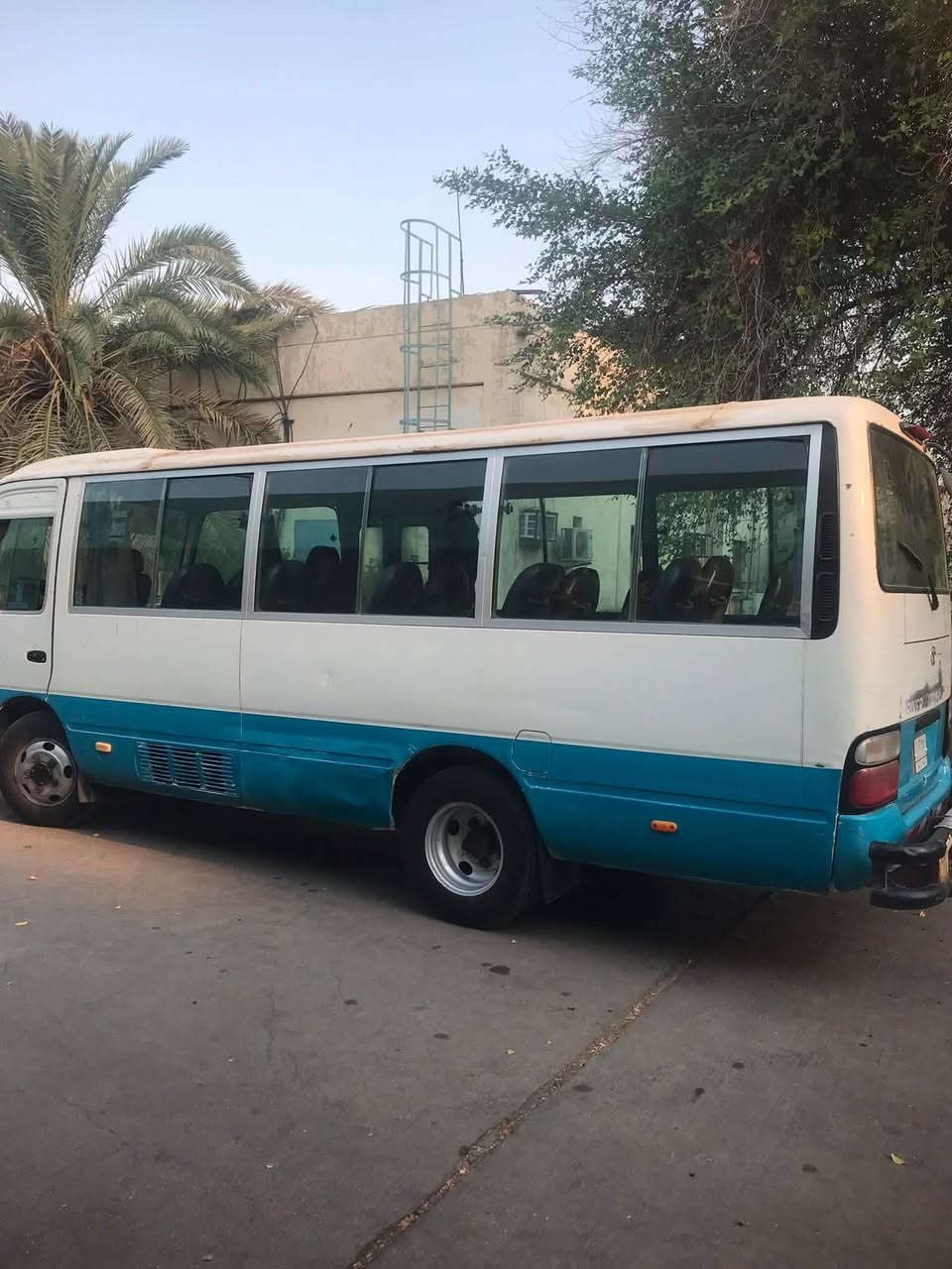 كوستر للبيع موديل 2000 بترا كاز بلاد السياره جاهزه ميكانيك تبريد مكلف بنشر غير متواجد على خاص رقم راعيها للستفسار ***********
