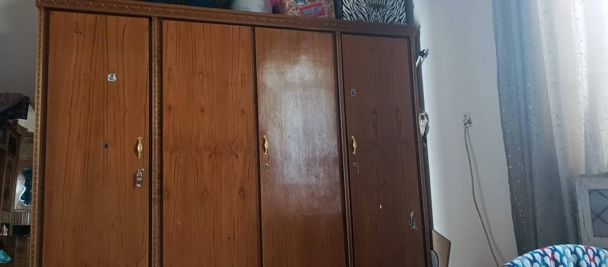 كنتور 4بوب السعر 300نضيف جداا ملحق كامل مع جربايه 500وبيهن مجال للطيبين الاستفسار ع رقم ***********
