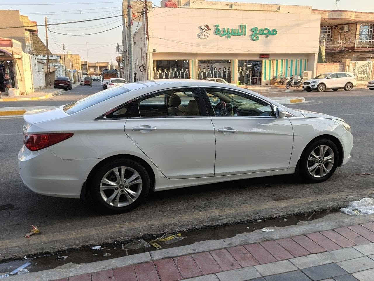السلام عليكم 
سوناتا خليخي 2013 
مكينة دوش 2400 
كفاله من الضربة والصبع والتبديل 
تبريد امامي و خلفي 
مري شفط 
حساس خلفي 
تحكمات ستيرن  و شفتات 
شاشة اندرويد وكامرة دوارة 
ماشيه 158 كم حقيقي
سنوية لغاية 29
بأسمي مداور ثاني يوم 
رقم واسط مميز 
مكاني واسط /قضاء الحي 
تلفون /***********

