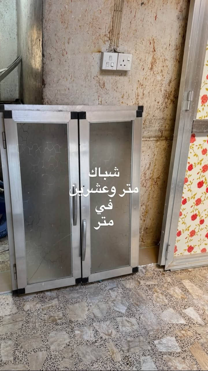 السلام عليكم بابين وشباك وطباخ ومغسلة القياسات بالصور  نضيفات لاستفسار خاص او *********** المكان مدينة الصدر قطاع 4
