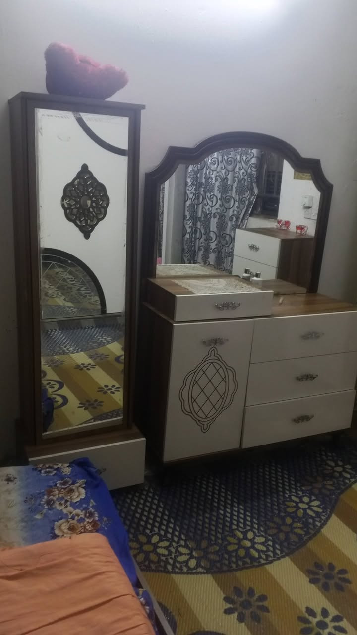 سلام عليكم غرفه نوم تركي 7 قطع نقص مرايه الصغيره باب الكنتور ولسجج مال ثلاث بيباب تعبانات ولباقي كلشي بيها نضيف المكان بغداد الشعب السعر 250 الشراي يتصل واتساب متوفر ***********
