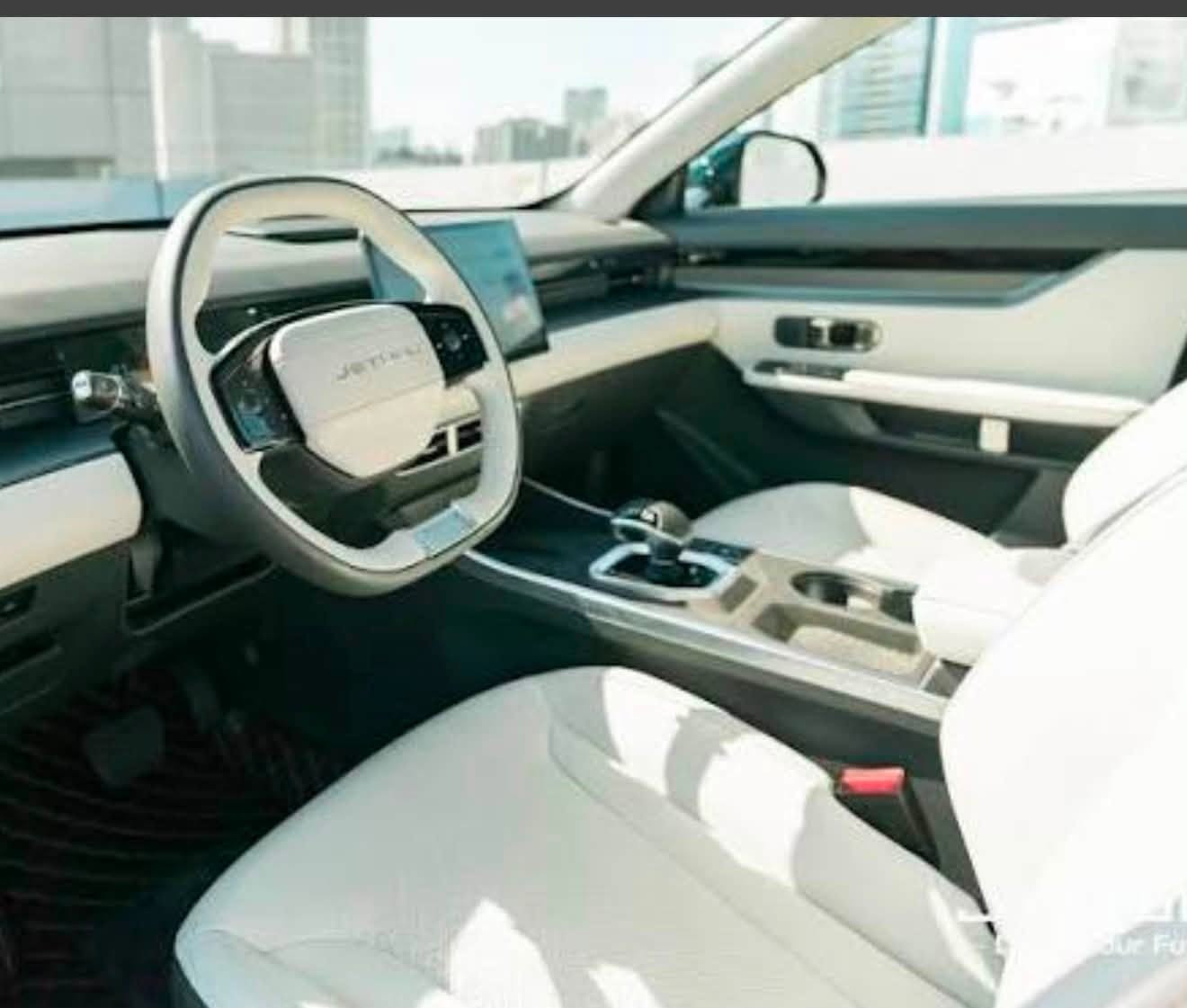 🚗 جيتور داشنك لكجري (Jetour Dashing Luxury) 2026 سمنتي (للبيع )
سيارة جيتور داشنك فئة لكجري (أعلى مواصفات)، باللون سمنت  المميز، ماشية ٢٥٠٠ ألف كيلومتر فقط. السيارة بشرط الفحص ومكفولة بالكامل من الناحية الميكانيكية والكهربائية (كير، محرك، كهربائيات)، بدون أي نقص أو عطل وجاهزة للاستخدام فوراً.
أبرز المواصفات:
 * محرك توربو قوي واقتصادي مع ناقل حركة أوتوماتيكي سلس.
 * سقف بانوراما عريض.
 * كاميرات رؤية محيطية 360 درجة مع حساسات ركن.
 * شاشة عرض مركزية عملاقة تعمل باللمس مع لوحة عدادات رقمية.
 * مقاعد جلد فاخرة بتحكم كهربائي.
 * مقابض أبواب مخفية تفتح تلقائياً وإضاءة LED بالكامل.
 * نظام دخول وتشغيل ذكي (بصمة).
 * إضاءة داخلية محيطية (Ambient Light).
 * أنظمة أمان وتوازن حديثة مع تثبيت سرعة وأنظمة قيادة متعددة.
💰 السعر: ,500,000 31 دينار عراقيي .بيها مجال للشراي
📍الموقع بغداد  تحويل ثاني يوم
📞 للتواصل والاستفسار: ***********
