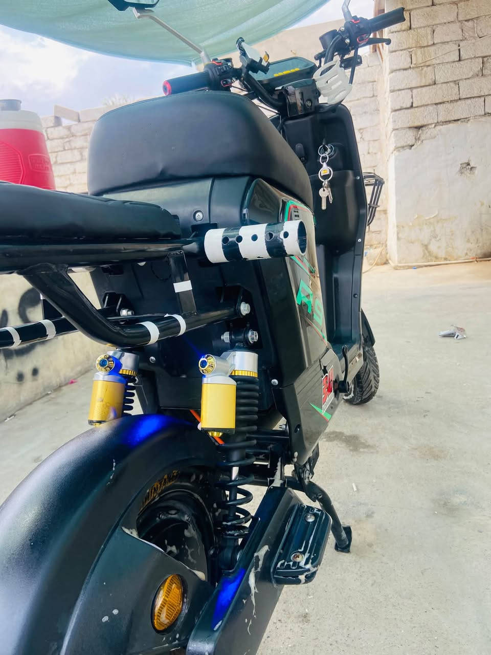 السلام عليكم
للبيع 

ماطور شحن R9  

باتريات ونلي الأصلي 

📍22 أمبير. 📍 

باتريات عدد 5 

اشاير يمين يسار 

ضو عالي ناصي 

نظام بك R  ، رجوع للخلف📍 

ماطور نضيف جداً للجناية 📍

شاحنتو الأصلية مال الشركة ويا

ســـعــر 450 وبي مجال 
  

ه‍ـ  ***********
