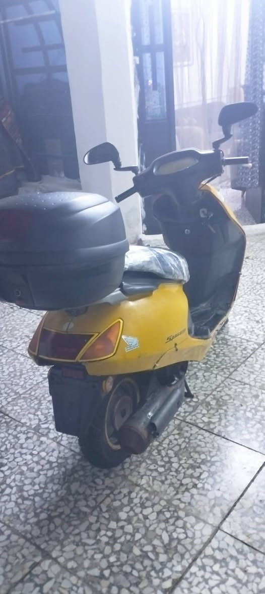 دراجة سبيسي سلف وهندر كهربايات شغاله محرك حلو شلعه لاتبخير ولا دخانه ترايهه حلو السعر   350  وبيهه قليل مكاني حي السفير قريب ع العبيدي رقمي  ***********
