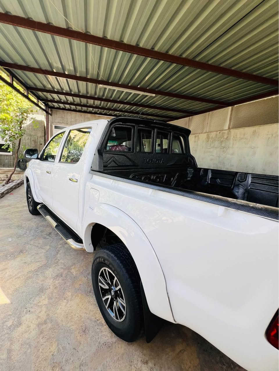 TOYOTA HILUX 2013
موديل 2013گئر عادي
گئرو مه كينه به شه رت 
ده بل ئه سل به شه رت
ته خمي پئشي نوئيه
تايه ويلي نوئيه 
سه ياره سبوخ عامه 
پشتو پئشي كه پسه بئ داخلي 
نمونه له جواني 
سه نه وي خلاس بوه 
ته عويل به شه رت 
*********** واتساب اكر, نينوى
