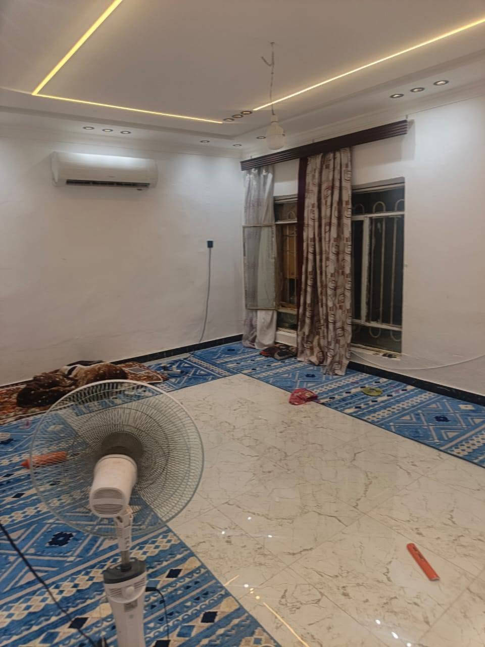 بيت ٢٤٠متر طاوبو صرفحي العسكري الصدر الاول قرب مدرسه الجمهوريه مقابيل مكتب الجابري للعقار
بيت طابو صرف المساحه ٢٤٠م العنوان حي العسكري الصدر الاول قرب مدرسه الجمهوريه مقابيل مكتب الجابري للعقار 
خمس غرف منام ثلاث حمامات كراج صالتين مطبخ  
للاستفسار مع صاحب البيت
***********
