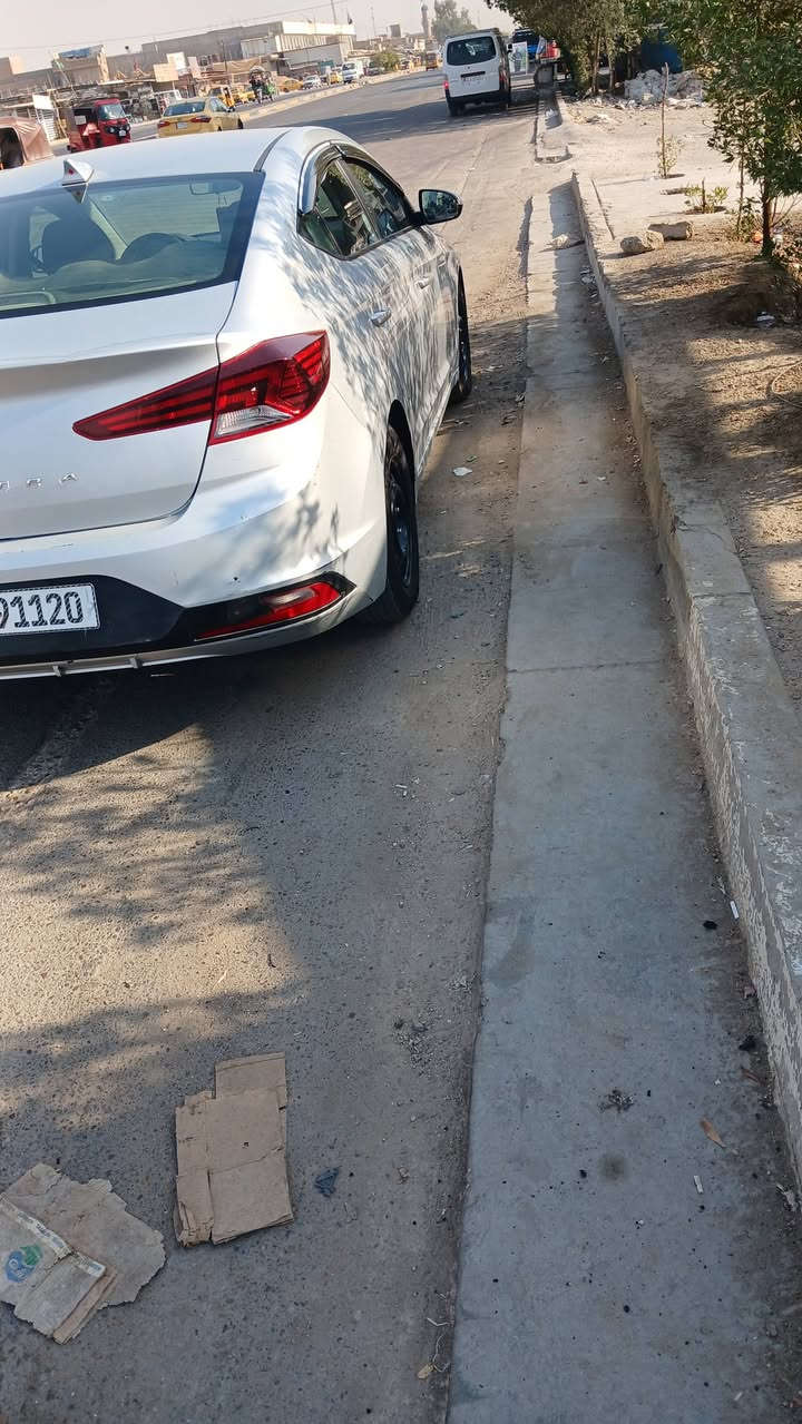 السلام عليكم النترا مديل 2020 محرك ٢٠٠٠دوش مواصفات نص فول حادثه جاملغ خلفي ايسر بيه صبغ والجاملغ الامامي بيه بارد والسونار موجود بالمنشور بدون ايرباك بدون تبديل كله ليبل واحد 
مكان السياره بغداد حي البتول 
رقم الهاتف ***********
 السعر 130 وبيه مجال
