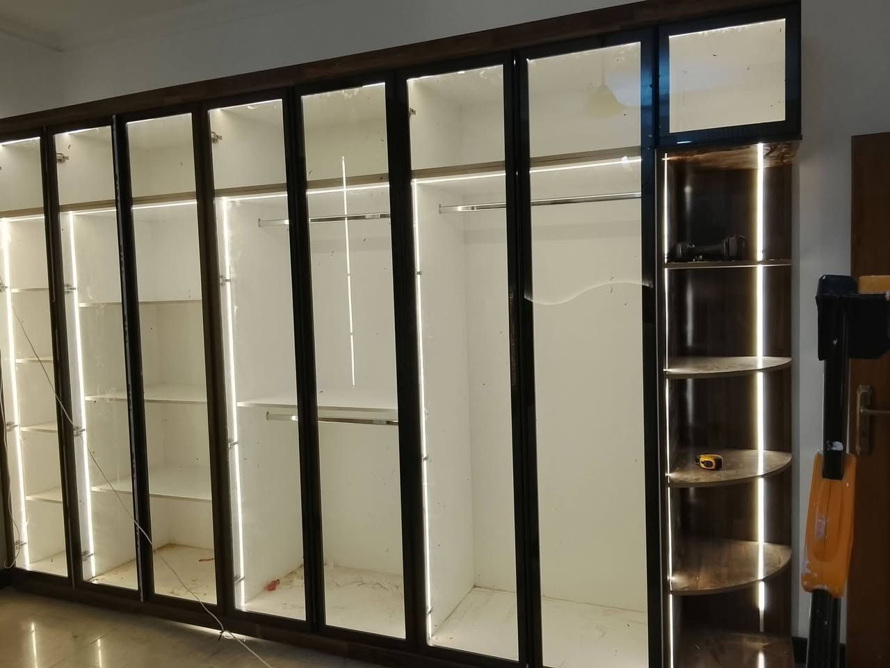 عرض اليوم ،💥
درسنغ تركيا ويطالية بجوده عالية من ال MDF والبلاويد 
يتوفر جميع الموديلات
 حسب القياس العدكم عدنة مصمم يصمم علة قياس غرفتك وحسب الموديل الي تحب نفذة الك 
سعر المتر بس  ٢٥٠ الف💥 
،،،مع ضمان ١٠ سنوات  💥
اذا حاب تشتغل عدنة نحب نكلك لكيت المكان المناسب الك لنو شغلنة بجودة عالية 💥
لتواصل عبر الواتساب 
***********
