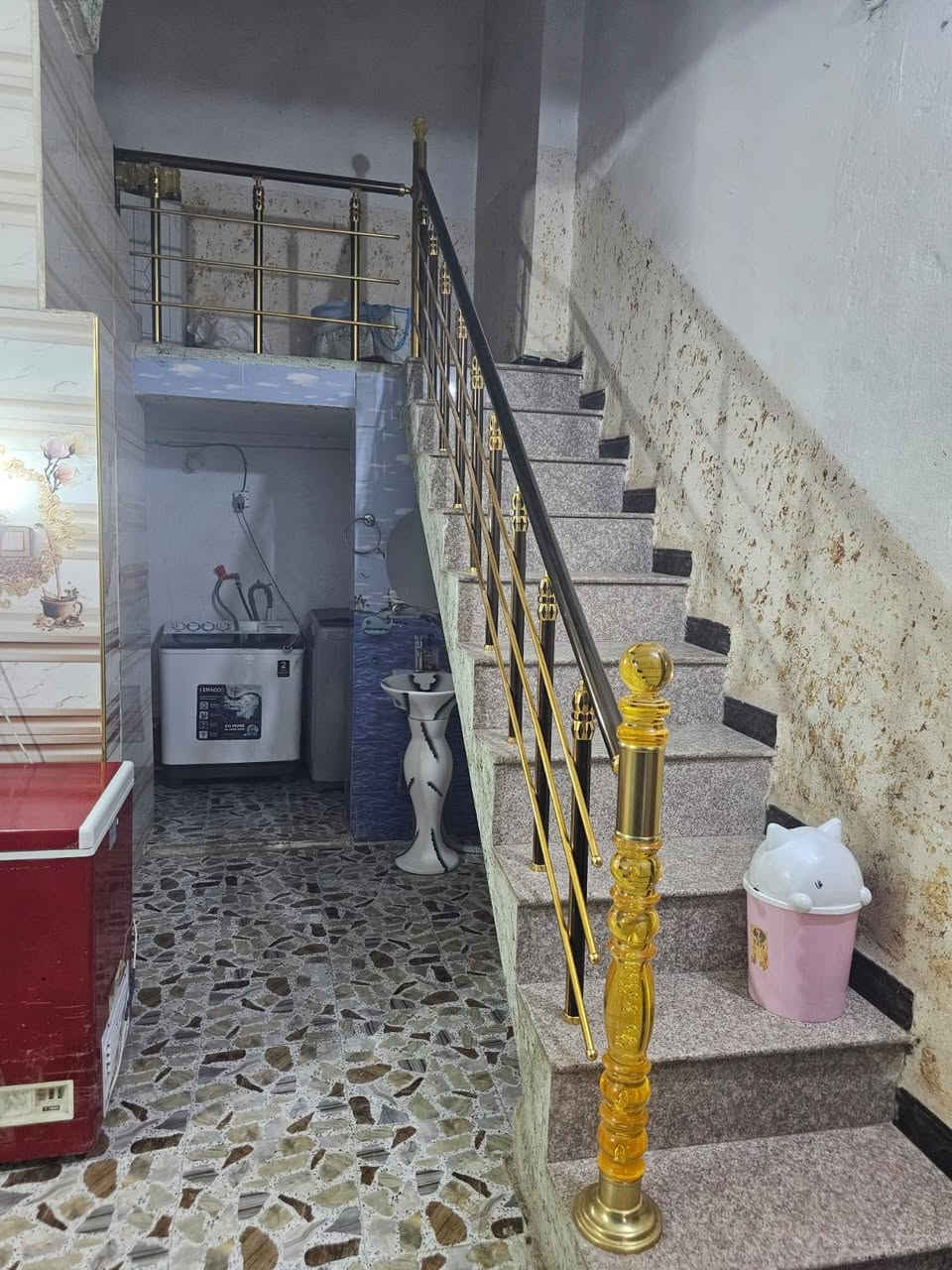المساحة: 250 م² واقع حال اكثر
🏡 البيت طابقين 

يتكون من:
• غرفتين نوم
• غرفة سويت + غرفة نوم عادية

• حديقة كبيرة
• طارمة تسع 3 سيارات

📞 للاتصال:
***********

📱 واتساب:

***********
