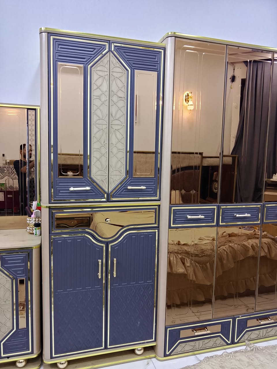 سلام عليكم عندي غرفه نوم تركيه 11 قطعه نضيف للبيع هاذ رقمي***********
