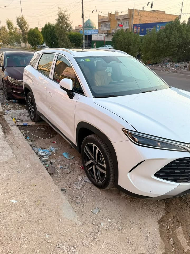 سلام عليكم بيوايدي سونك L فول مواصفات فلاكشب
ماشيه17 الف بيه اربع اصابع بارد ورصعات فقط بدون صبغ وضربه وتبديل داخل قرميدي 
تمشيك الكل2100 ويا الهايبرد ولبانزين وشحن
سياره جديده بسمي مكانها بغداد 
سعرها31 ومجالها قليل 

***********
سياره كشنين كهرباء حار بارد جنطه كهرباء  الفول مواصفات
