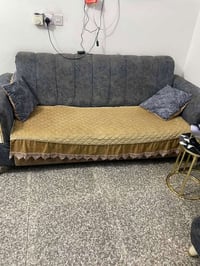 كنبة • للبيع • قابل تفاوض