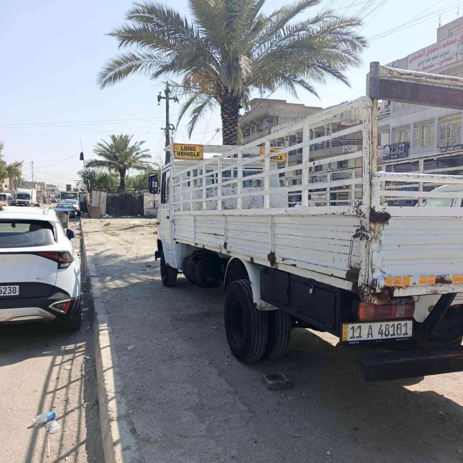 مارسيدس اخرس للبيع
حمولة 2 طن السيارة بأسمي بغداد سنويه جديده 
طويلة ، اكسن دب ، بريك هواء  ، گير ابو الجوزة ، محرك ستندر 
السعر 9 مليون 
عنواني بغداد ***********
