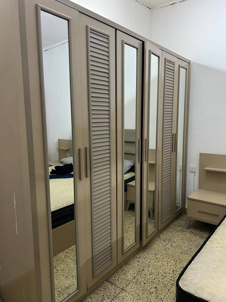 اغراض بيت. كامله. للبيع اتصل وتدلل ***********

