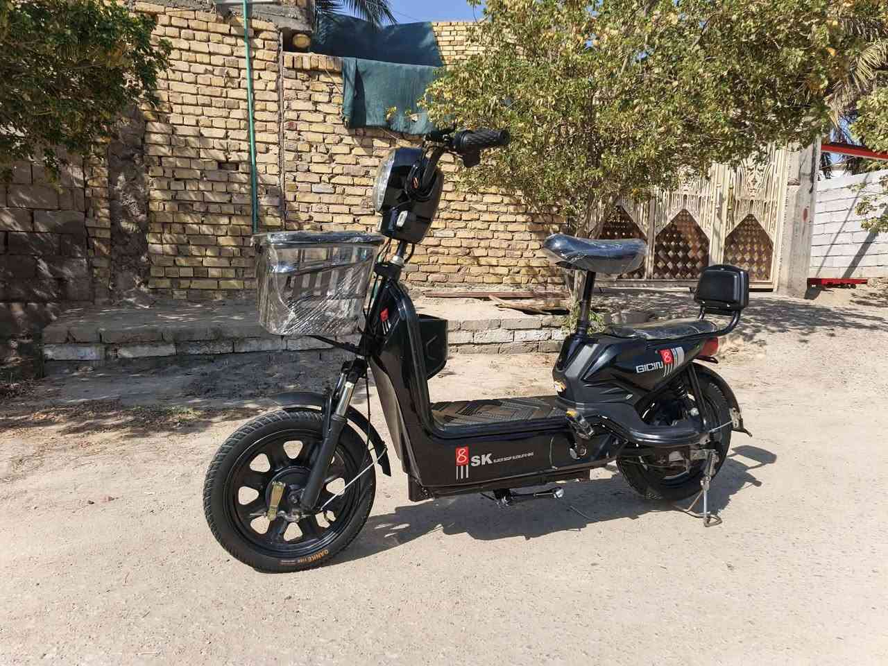 السلام عليكم دراجة شحن للبيع حجم 14     2025اربع بطاريات نضيفات تايرات جوبلس اشارة يمنة يسرة 3سرع حقيقي 40  متواجد خاص العنوان بابل 
للاستفسار اتصل ***********
