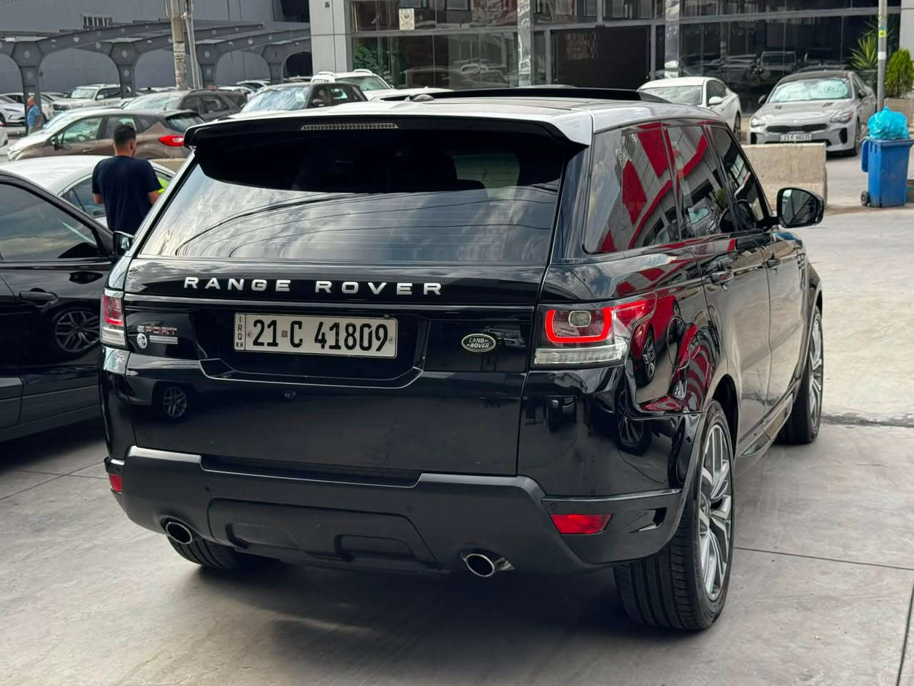 range rover sport autobiography dynamic 
موديل ٢٠١٤
وکالە سردار مكفوله كفاله عامة من صبغ clean title ✅
ماشية : ١٢١٠٠٠ كيلو متر 
محرك ٨ سلندر 5.0 سوبرجارج
القوة الحصانية 510 
العزم 625 
أعلى مواصفات ✅
* نظام Torque Vectoring لتحسين الثبات بالمنعطفات.
* نظام تعليق رياضي وضبط Dynamic.
* مكابح أكبر وأداء أفضل من النسخ العادية.
* جنوط رياضية كبيرة.
نظام Terrain Response 2 للطرق الوعرة
* جلد فاخر كامل داخل احمر
* مقاعد كهربائية وذاكرة وتدفئة/تبريد ستيرن تدفئة حتى المقاعد الخلفية تدفئة و تبريد 
* شاشة ملاحة ونظام صوت فاخر meridian ٢٩ سماعة
* فتحة سقف بانوراما.
* كاميرات وحساسات.
* بابواب و شنطة كهربائي و سحب 
* أنظمة مساعدة وثبات متقدمة
* اكزوز svr بيلادي 
* كاميرا و حساس ٣٦٠ 
* مرايا رادار و تدفئه 
    السعر : ٢٧٨
الاتصال و الاستفسار : ***********

Range rover sport autobiography dynamic 
مۆدێل ٢٠١٤ 
سفری شەریکەی سەردار  بێ بۆیاخ ✅
ماوەی ڕۆشتن : ١٢١٠٠٠ کیلۆ مەتر 
مەکینە ٨ بستۆن سوپەر چارج 
بەرزترین مواسەفات لە ڕانجا 
کامێرا و راداری ٣٦٠ 
پانۆراما 
هەر چوار کوشنی سارد و گەرم کوشن خەزن سوکان هیتەر 
ئاوێنە ڕادار و هیتەر 
مکەبەرە میریدیان ٢٩ مکەبەرەی تیایە 
لایت کامل لید و زینۆن و لەگەڵ سوکان ئەجوڵێ 
ناسینەوەی هێماکانی هاتووچۆ  
زۆر مواسەفاتی تر …… 
نرخی : ٢٧٨ 
بۆ پەیوەندی کردن : ***********
